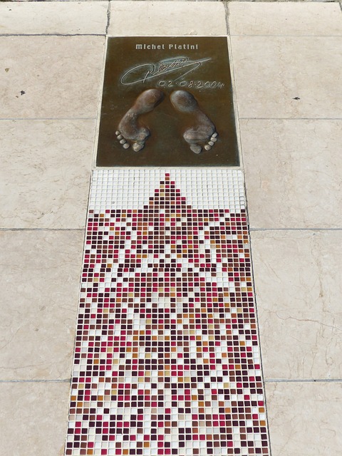 时以微弱劣 时以微弱劣